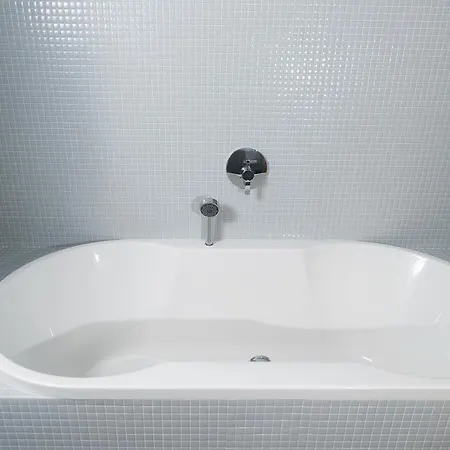Atom Hotell 3*