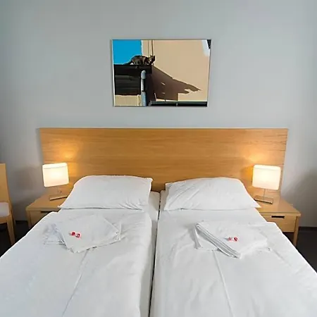 Atom Hotel