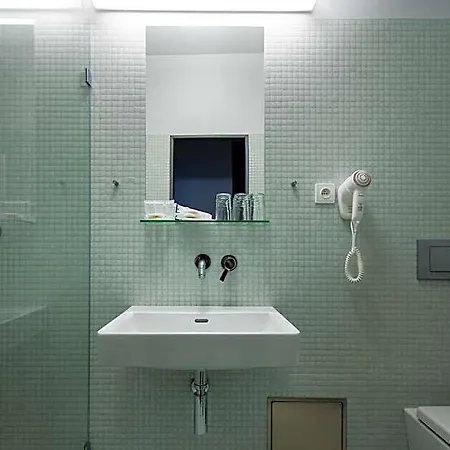 Atom Hotel 3*