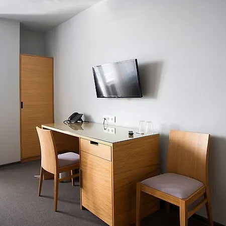 Hotel Atom 3*