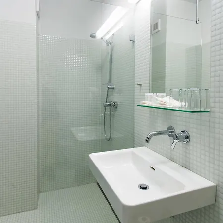 Atom Hotel 3*
